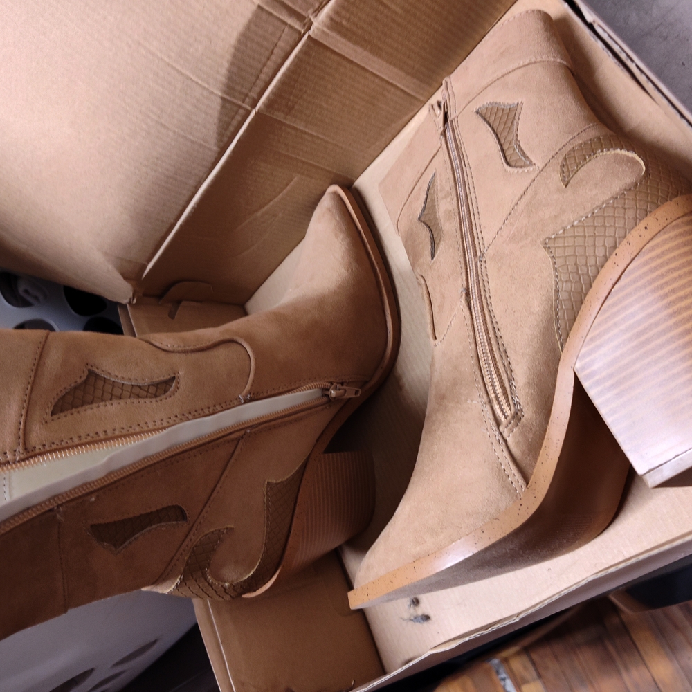 Women's Tan Western Boots
